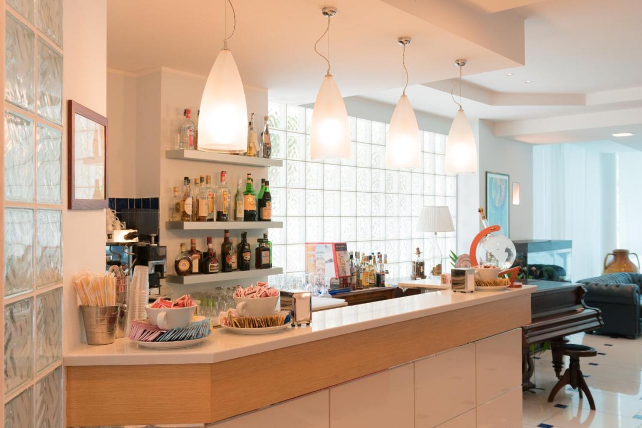 Hotel Haus Charlotte San Benedetto del Tronto Eksteriør billede