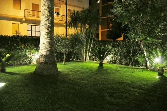 Hotel Haus Charlotte San Benedetto del Tronto Eksteriør billede