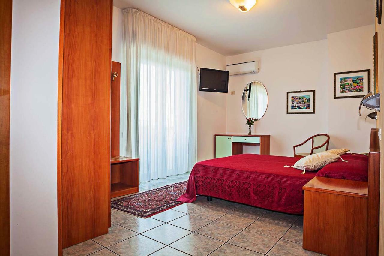 Hotel Haus Charlotte San Benedetto del Tronto Eksteriør billede